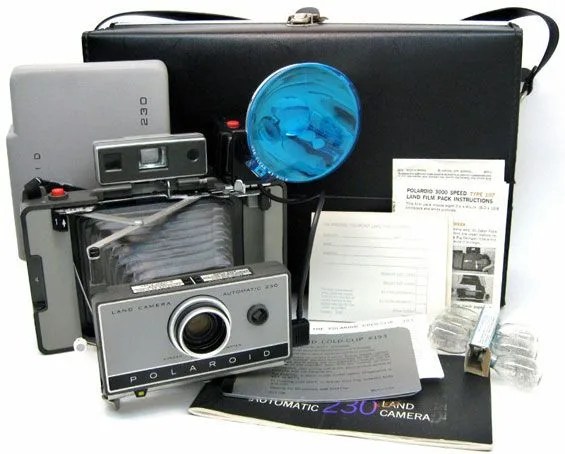 vintage-instant-polaroid-230-pack-film-land-camera-with-flash