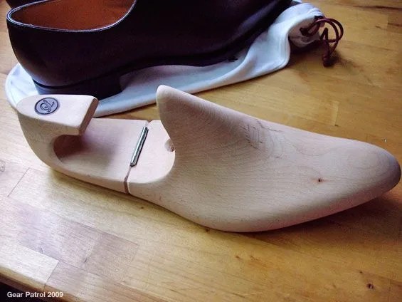 lodger-shoes-gear-patrol-shoe-tree