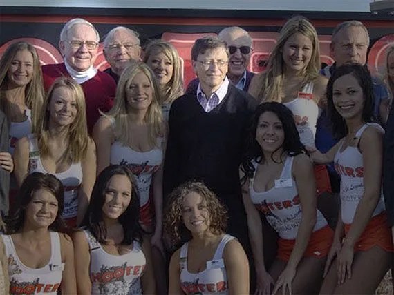 buffer-and-gates-with-hooter-girls