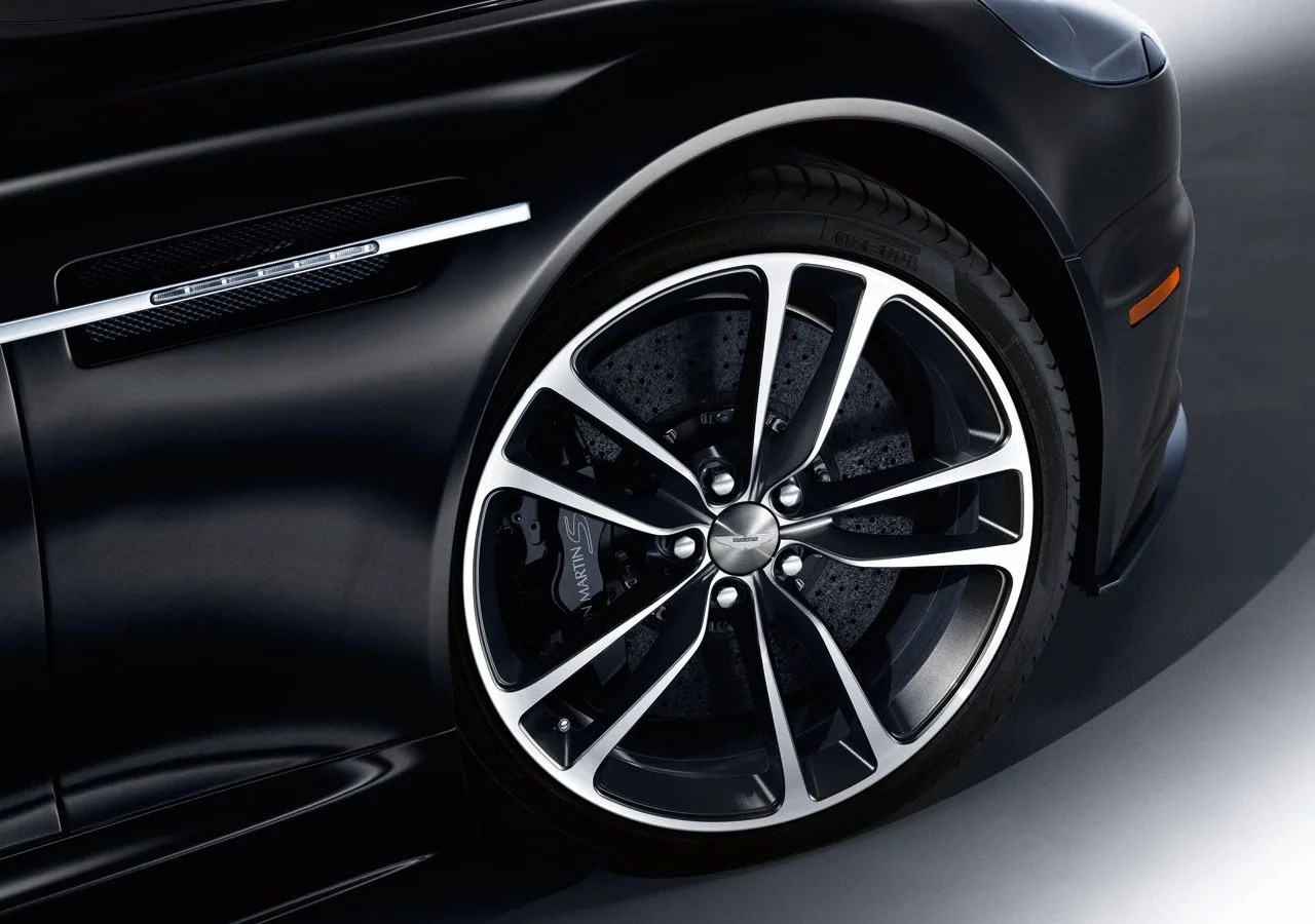 aston-martin-carbon-black-dbs-and-v12-vantage-wheel