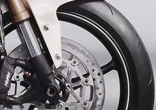 triumph_daytona_675_se_2010_wheels