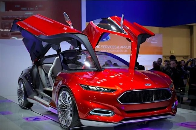 ford-ces-booth-gear-patrol-5_