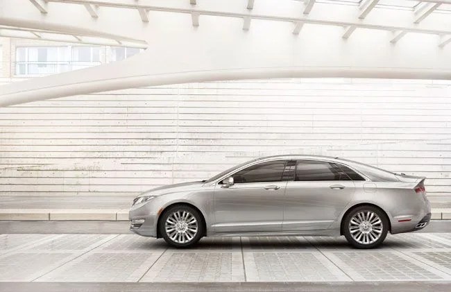 2013-Lincoln-MKZ-Gear-Patrol-3