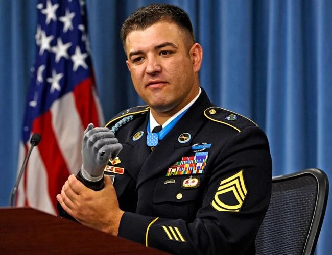 Leroy-Petry-Hand-Gear-Patrol