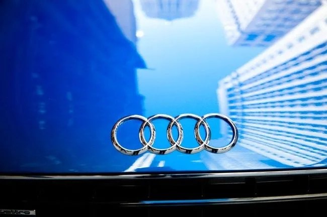 audi-r8-v10-spyder-gear-patrol-13R8