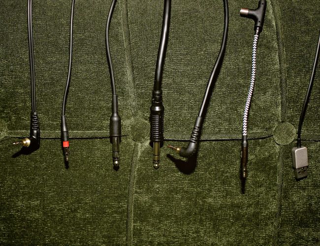 best-over-ear-headphones-connections