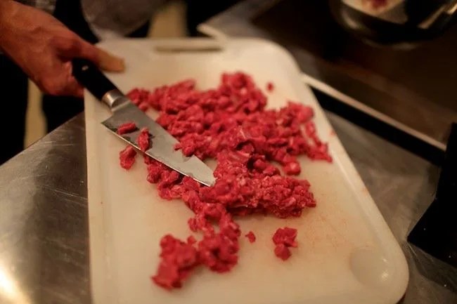 tartare-at-home-cutting-board-gear-patrol