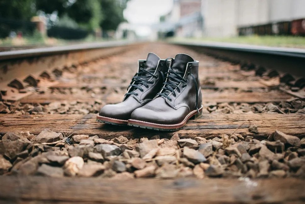 Red-Wing-Heritage-9022-9023-Boot-Gear-Patrol-Lead-Full