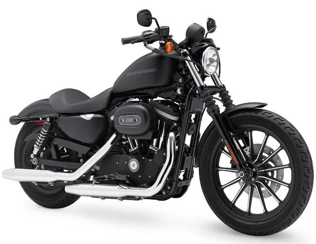 Harley-Davidson-Sporster-Gear-Patrol-Ambiance-2