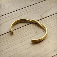 Maxx-Unicorn-Twisted-Cuff-Gear-Patrol