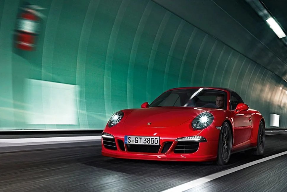 Porsche-911-GTS-Gear-Patrol-Lead-Full