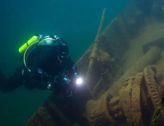 Expedition-Royale-Gear-Patrol-Lead