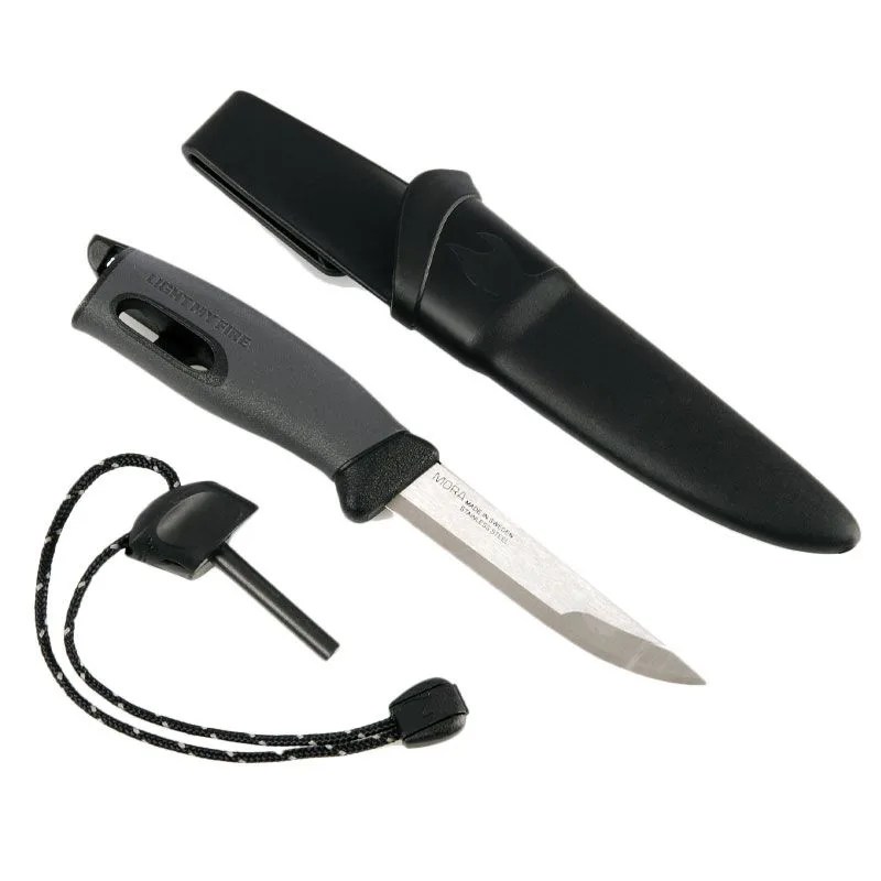 winter-essential-2-gear-patrol-fireknife-1
