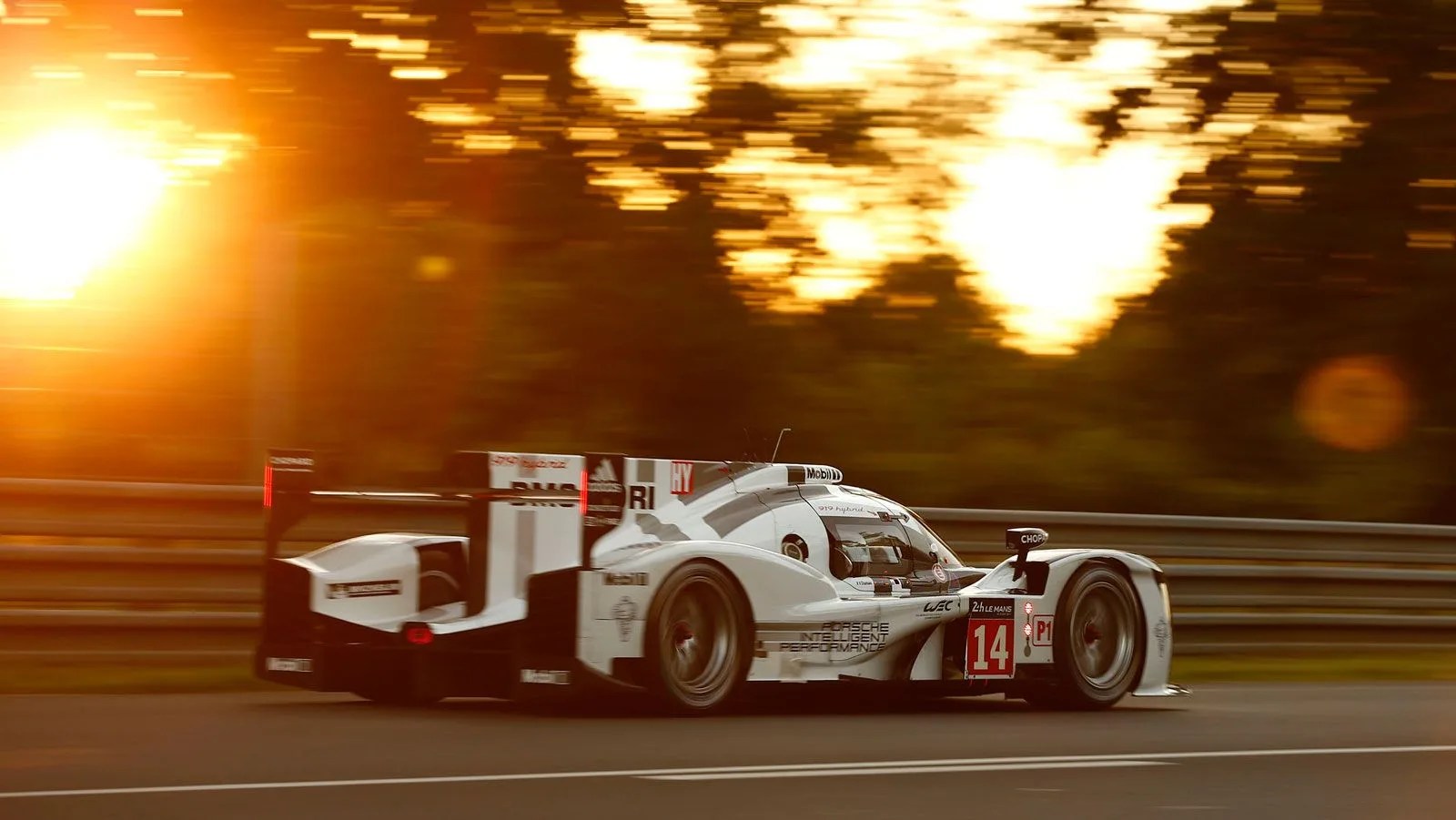 Porsche 919 Hybrid, Porsche Team: Romain Dumas, Neel Jani, Marc Lieb