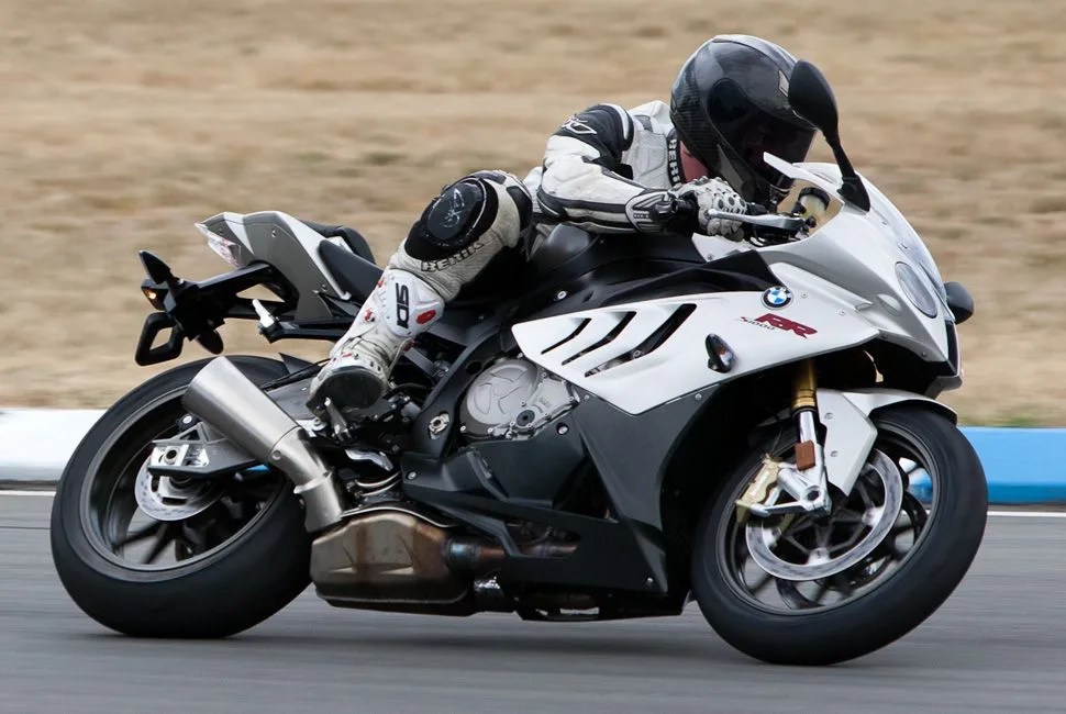 potent-motoring-gear-patrol-970-bmwmoto