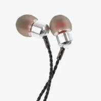 TIG-gear-patrol-198-earbuds