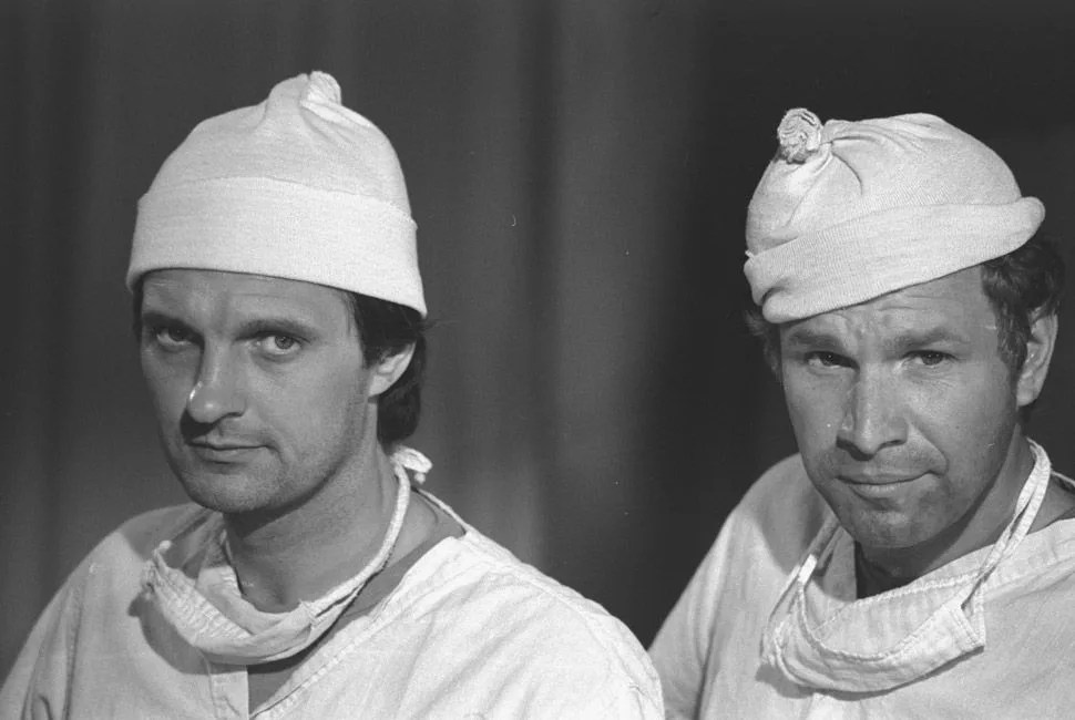 Alda & Rogers On ‘MASH’