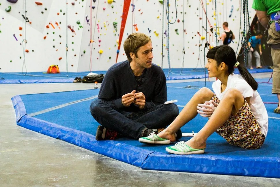 Climbing-Ashima-Gear-Patrol-Ambience-2