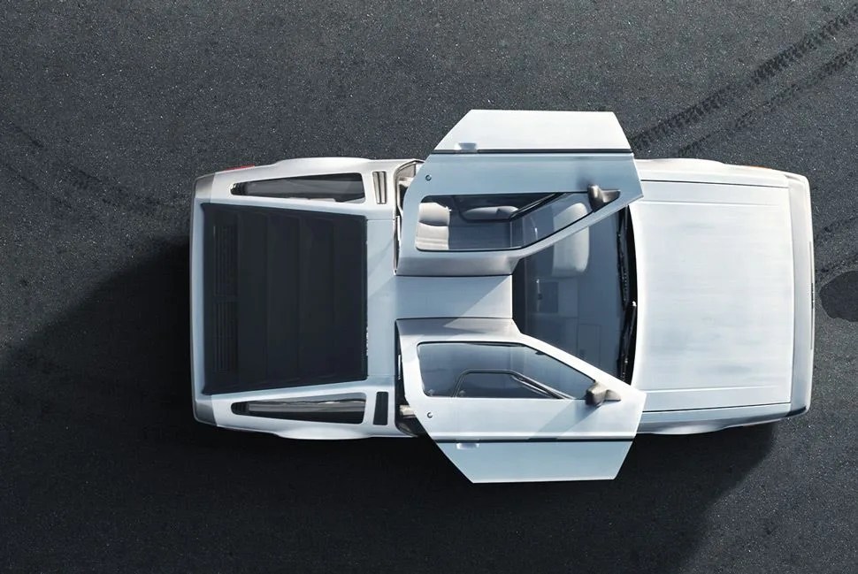 Delorean-Brief-Gear-Patrol-Lead-Full