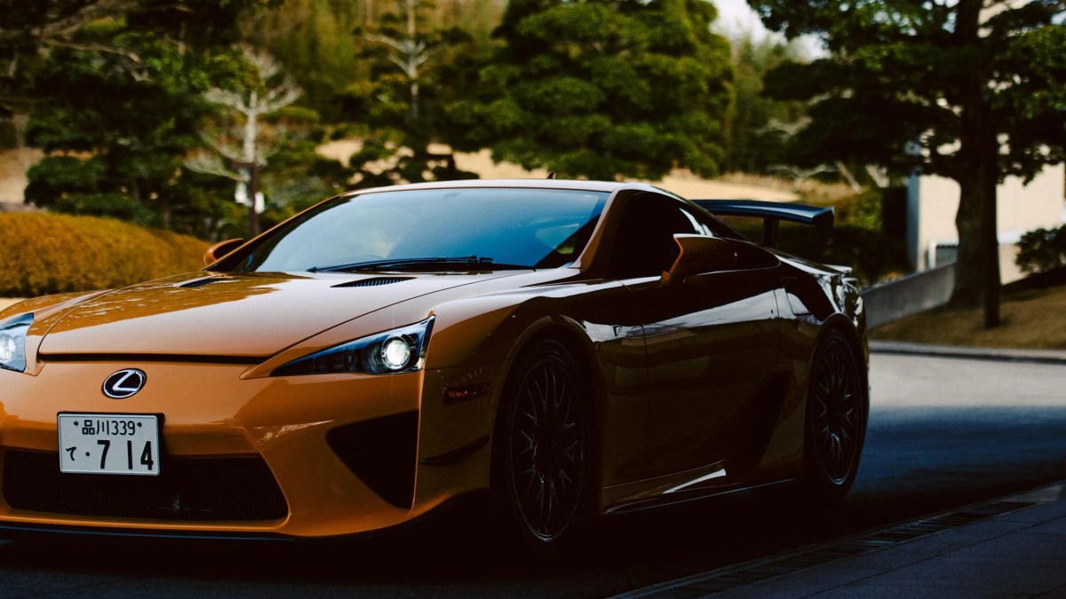Lexus-LFA-Gear-Patrol-lead-