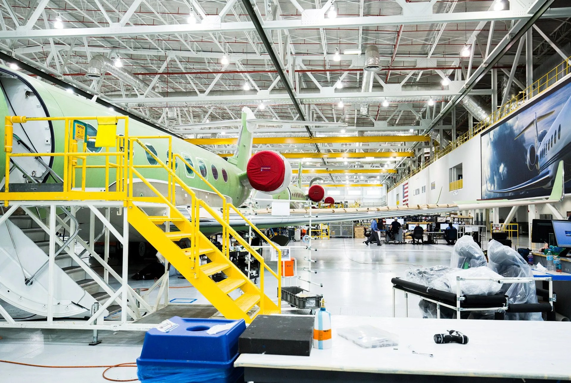 Gear-Patrol-Gulfstream-Mag-Slide-10