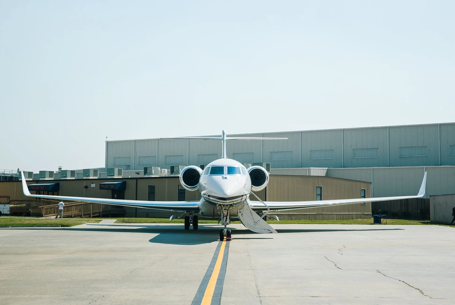 Gear-Patrol-Gulfstream-Mag-Slide-25