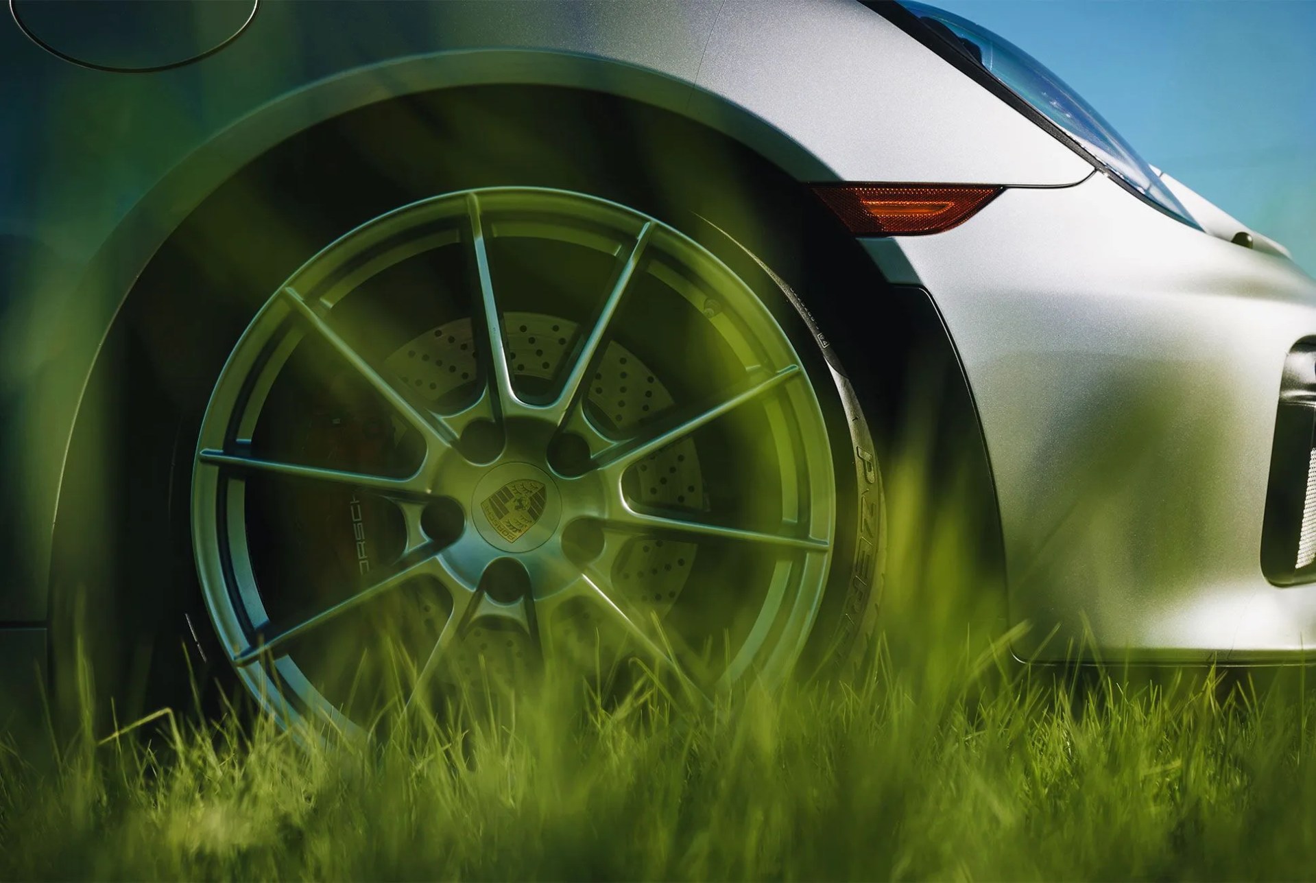 porsche-spyder-gear-patrol-03