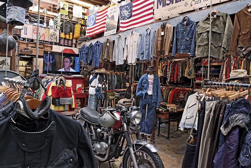 blue-blooded-gear-patrol-body