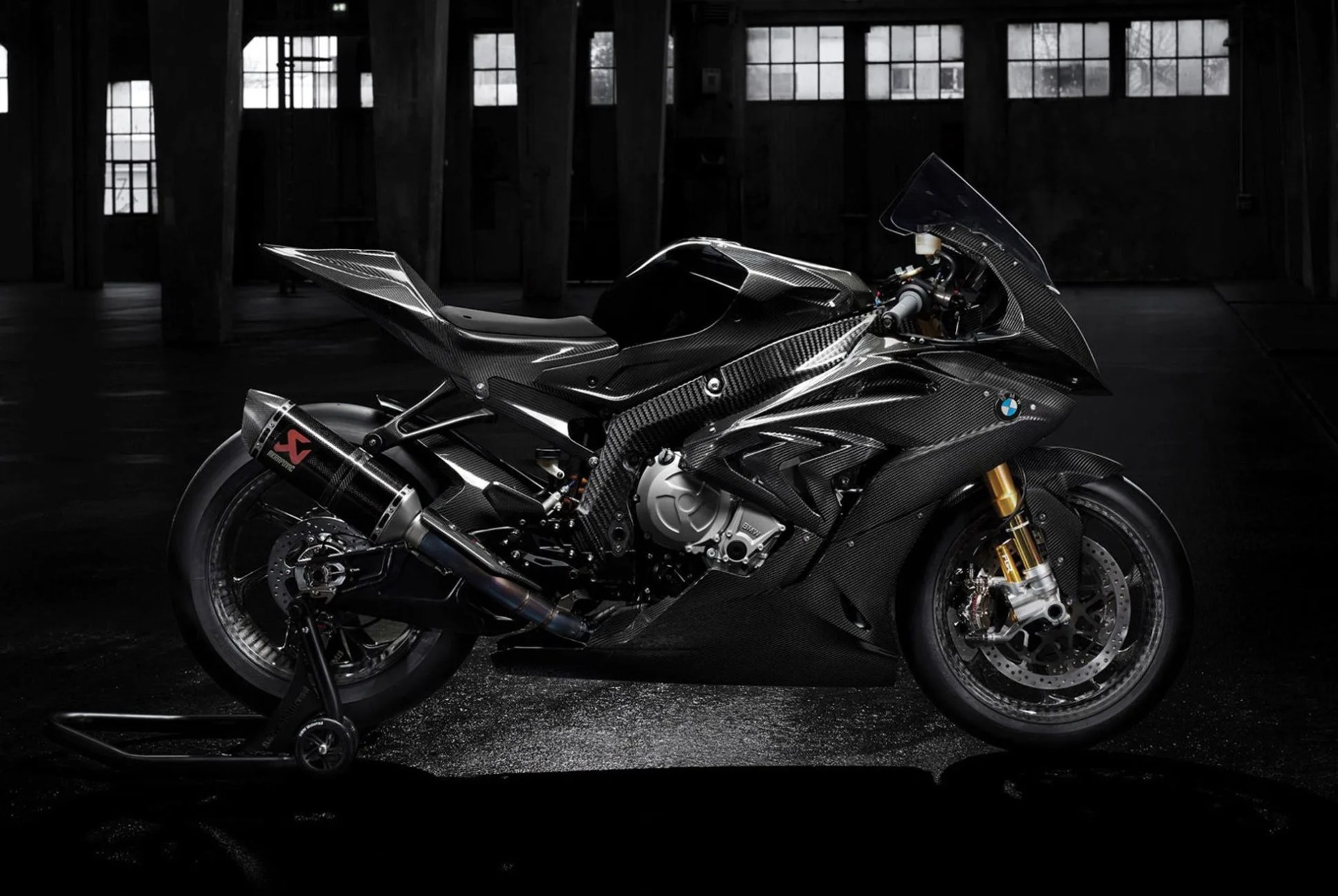 bmw-motorrad-hp4-race-gear-patrol