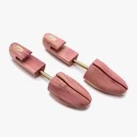 stocking-stuffer-dapper-gear-patrol-shoe-tree