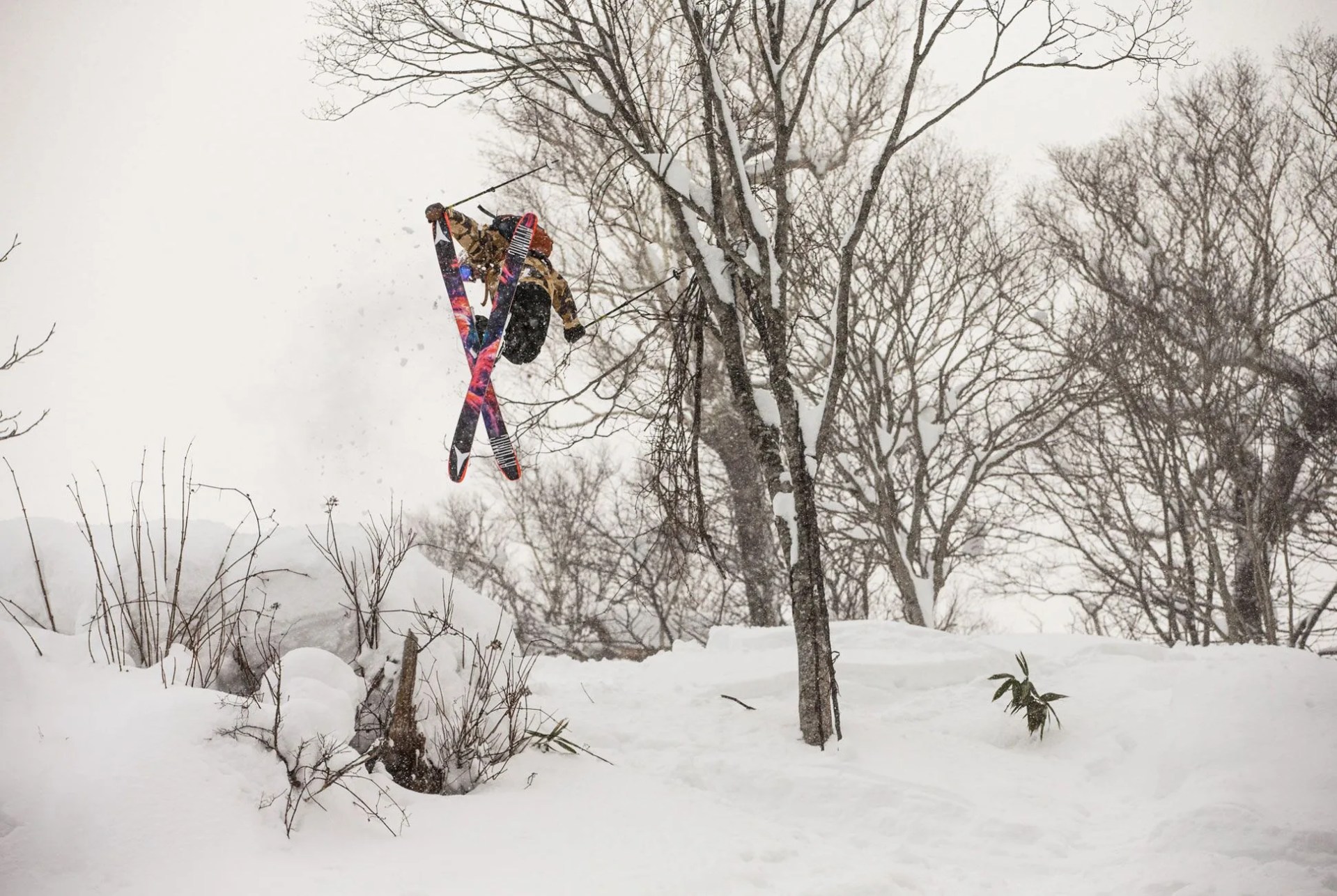 Benchettler-Yoga-Gear-Patrol-Ambiance