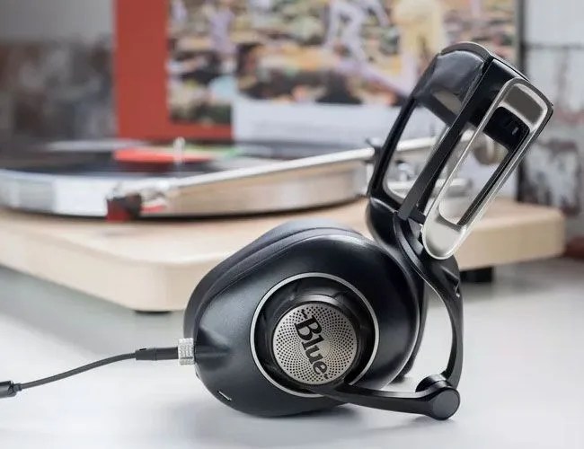 CES-17-gear-patrol-blue