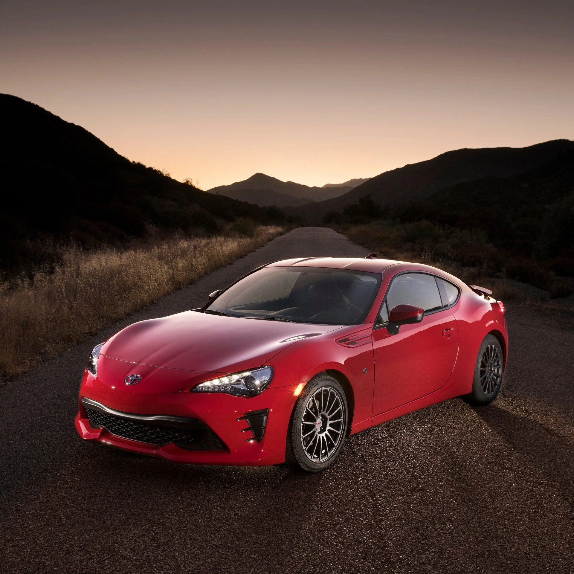 2017_Toyota_86_015_7016EFCEFD25106CB3BB77C78304AEEC46485415 (1)