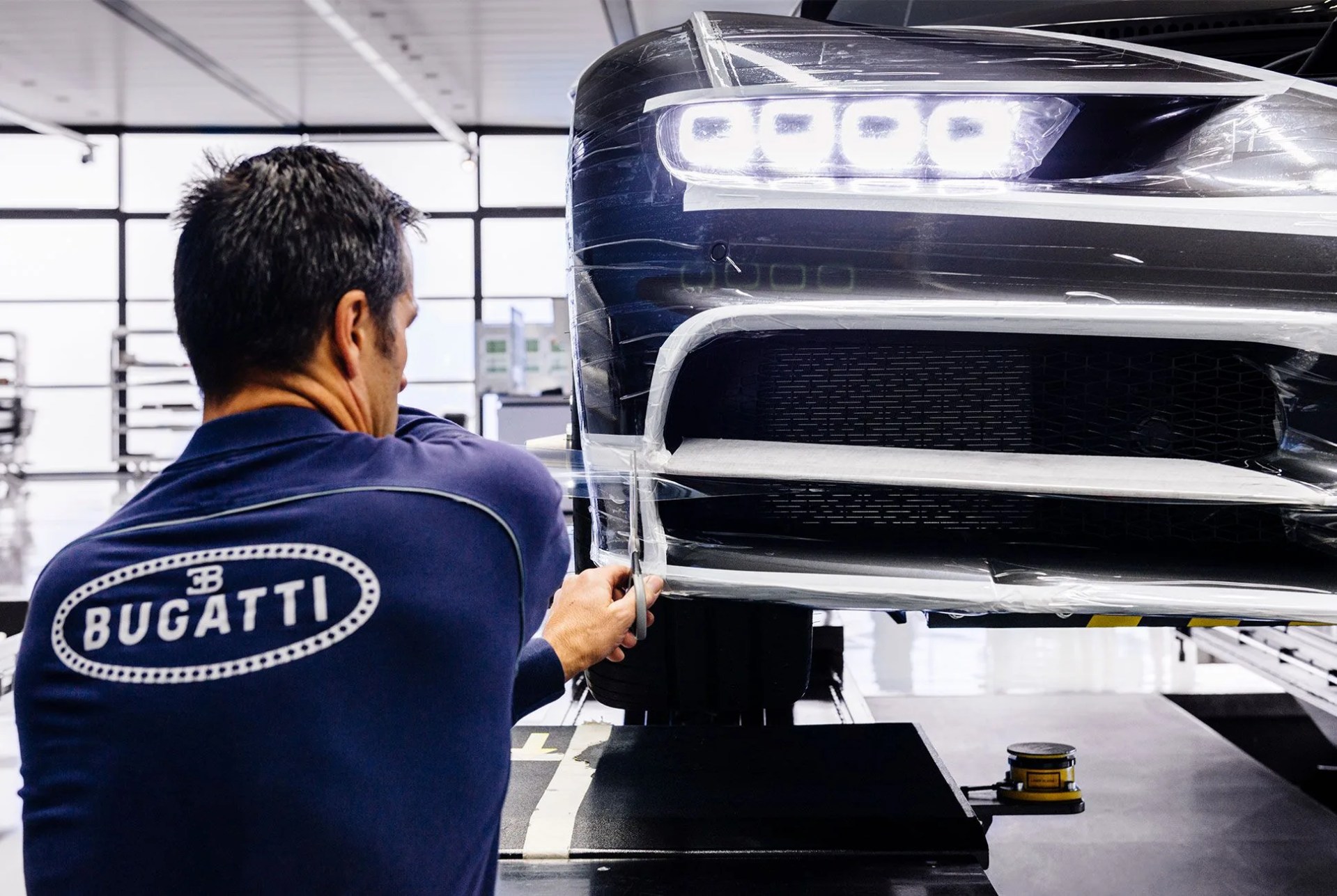 Bugatti-Factory-Note-Gear-Patrol-Slide-16