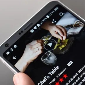 lg-g6-gear-patrol-sidebar