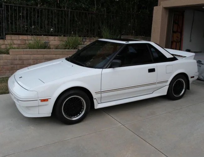 vintage-toyota-gear-patrol-MR2