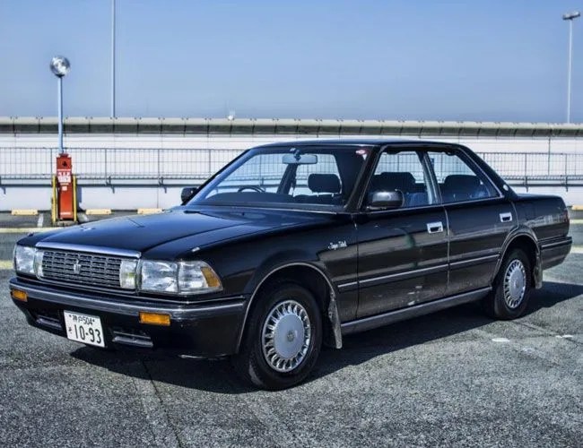 vintage-toyota-gear-patrol-crown