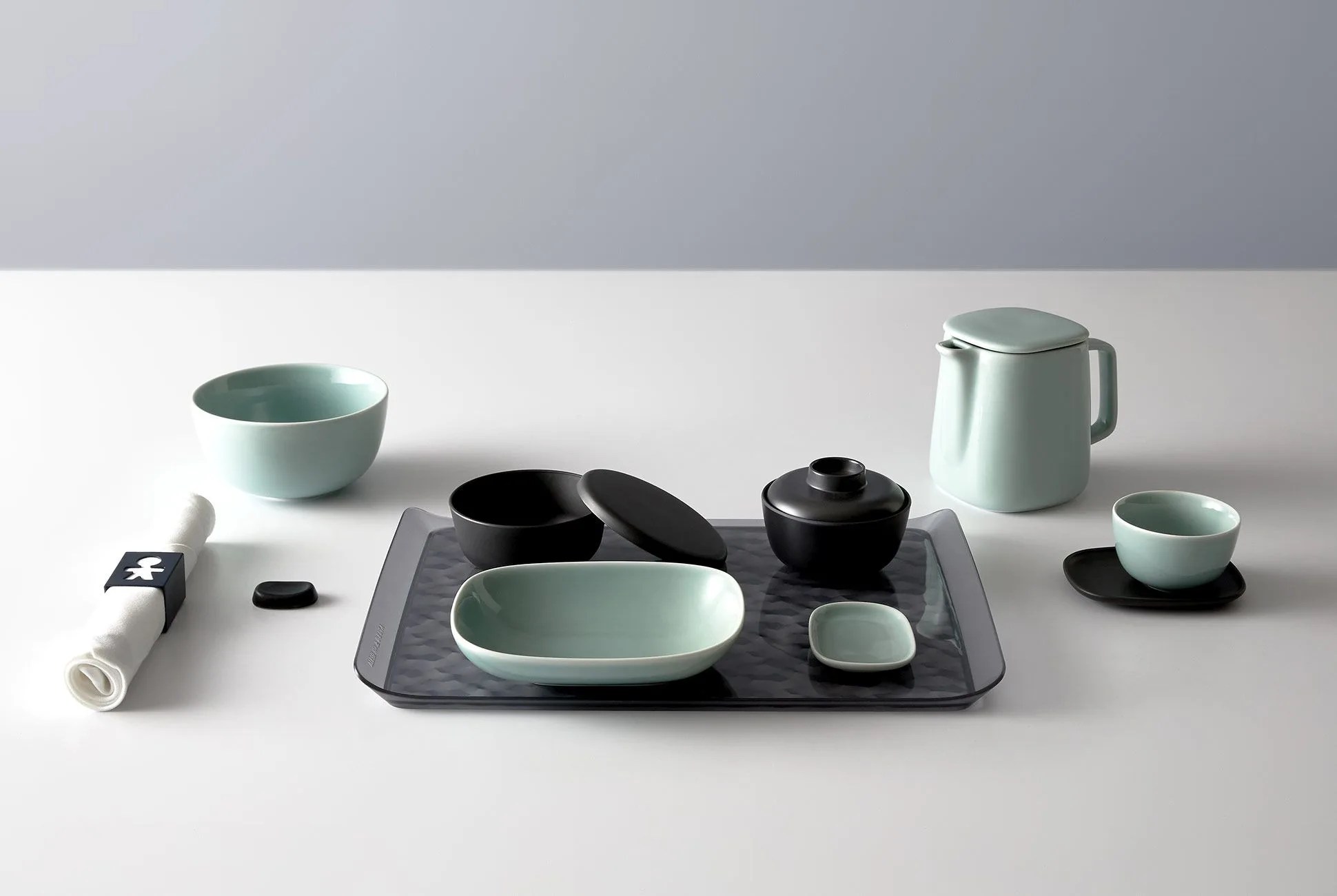 You’re Going to Want Delta’s New First Class Dinnerware for Your Home ...