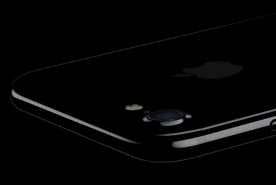 iphone-8-gear-patrol-full-lead-02