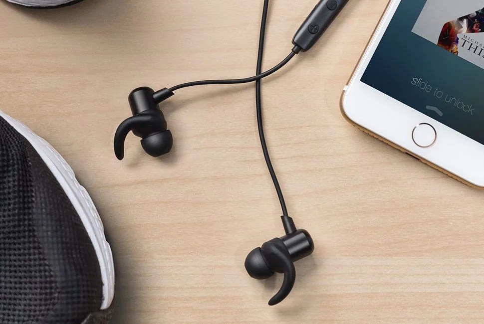 running-headphones-gear-patrol-full-lead