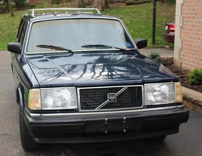 classic-volvos-gear-patrol-89-volvo