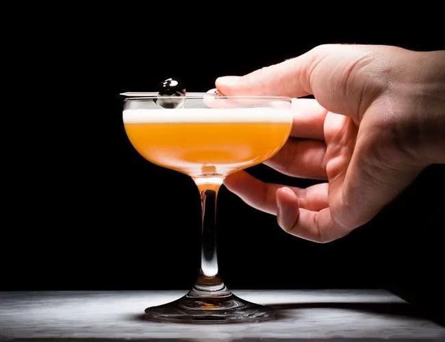 Classic-Whiskey-Cocktails-Gear-Patrol-Lead-featured