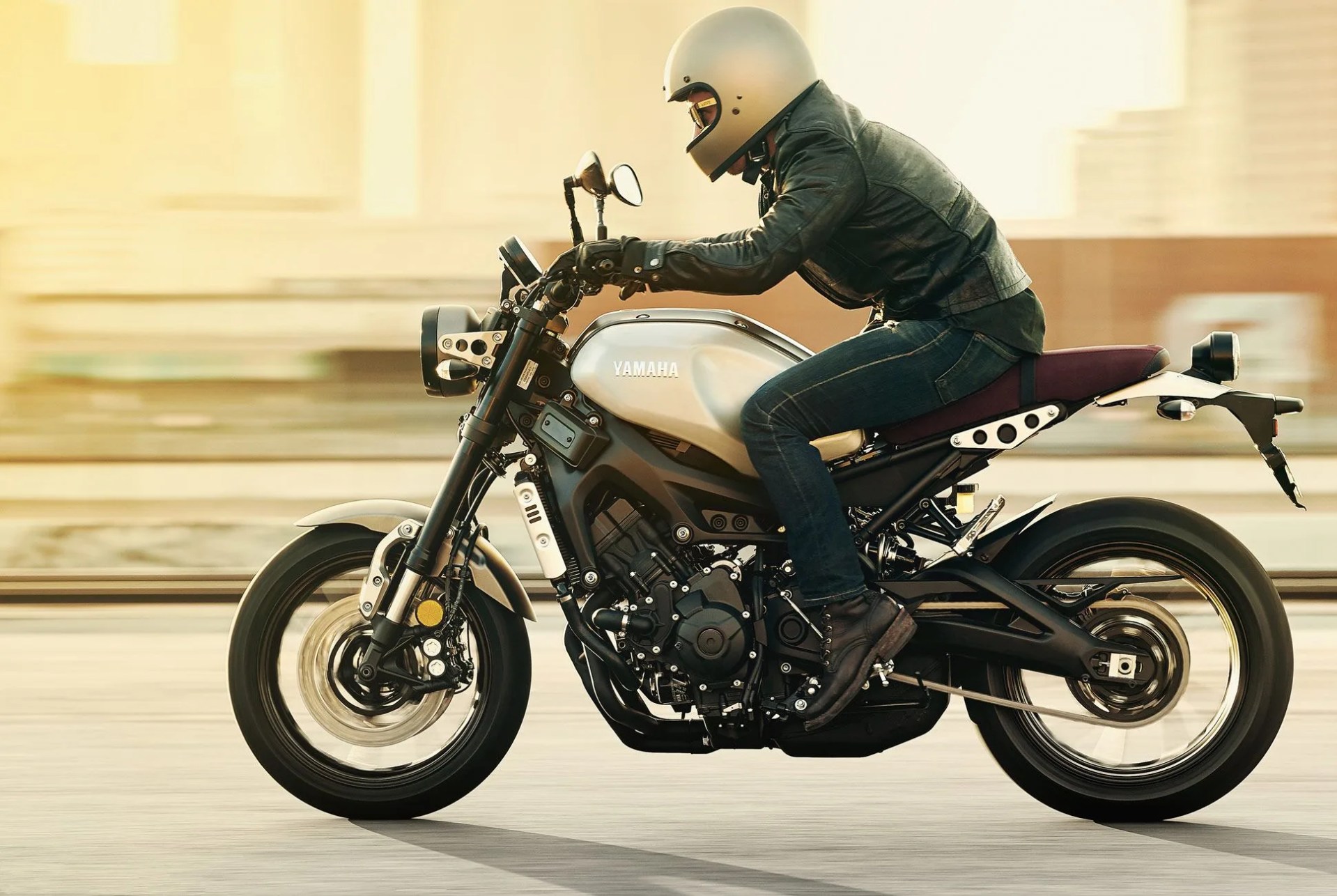 Yamaha-XSR900-Gear-Patrol-Slide-1