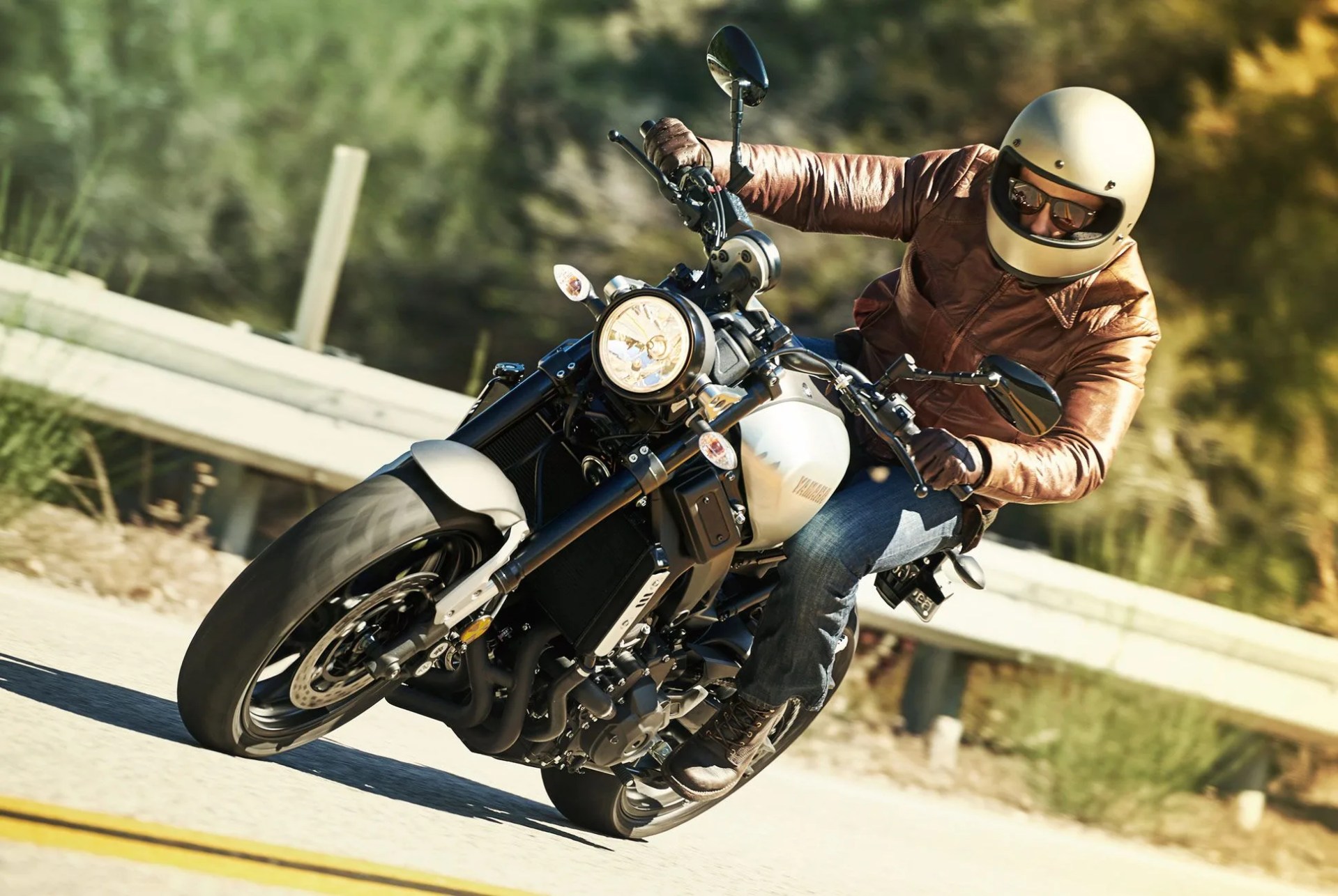 Yamaha-XSR900-Gear-Patrol-Slide-2