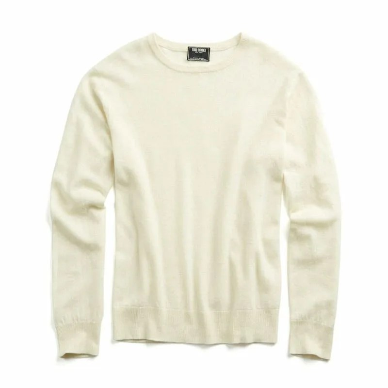 10-Lightweight-Sweaters-for-an-Evening-on-the-Beach-gear-patrol-Summer-weight