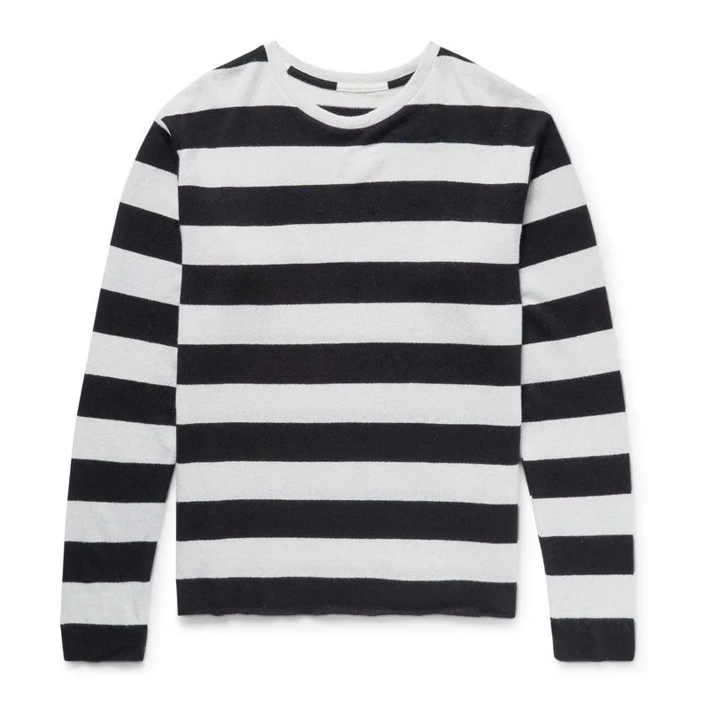 10-Lightweight-Sweaters-for-an-Evening-on-the-Beach-gear-patrol-elderstates-man