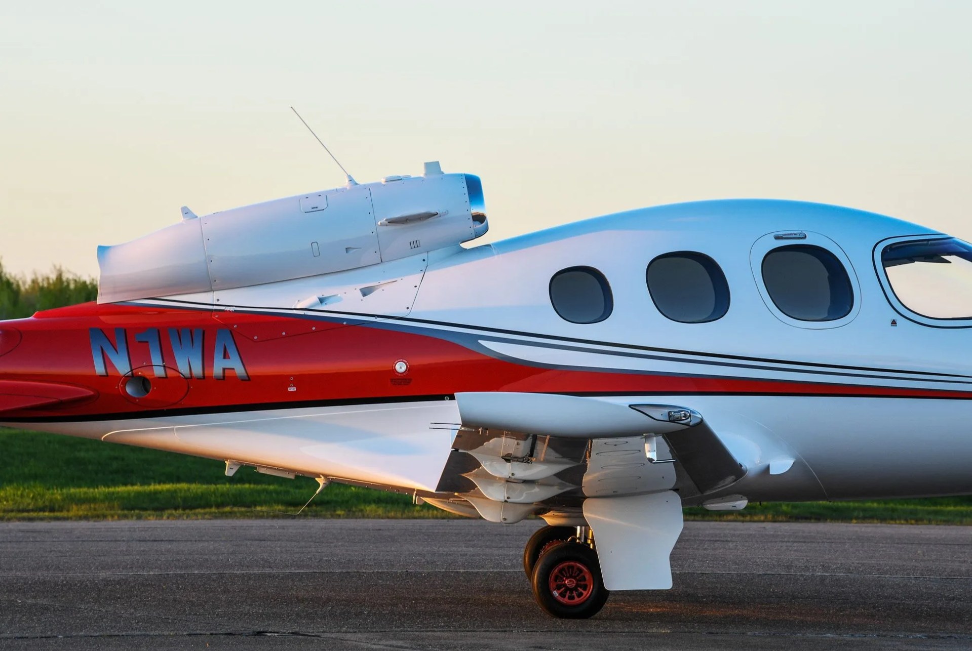 Cirrus-Jet-Gear-Patrol-Slide-3