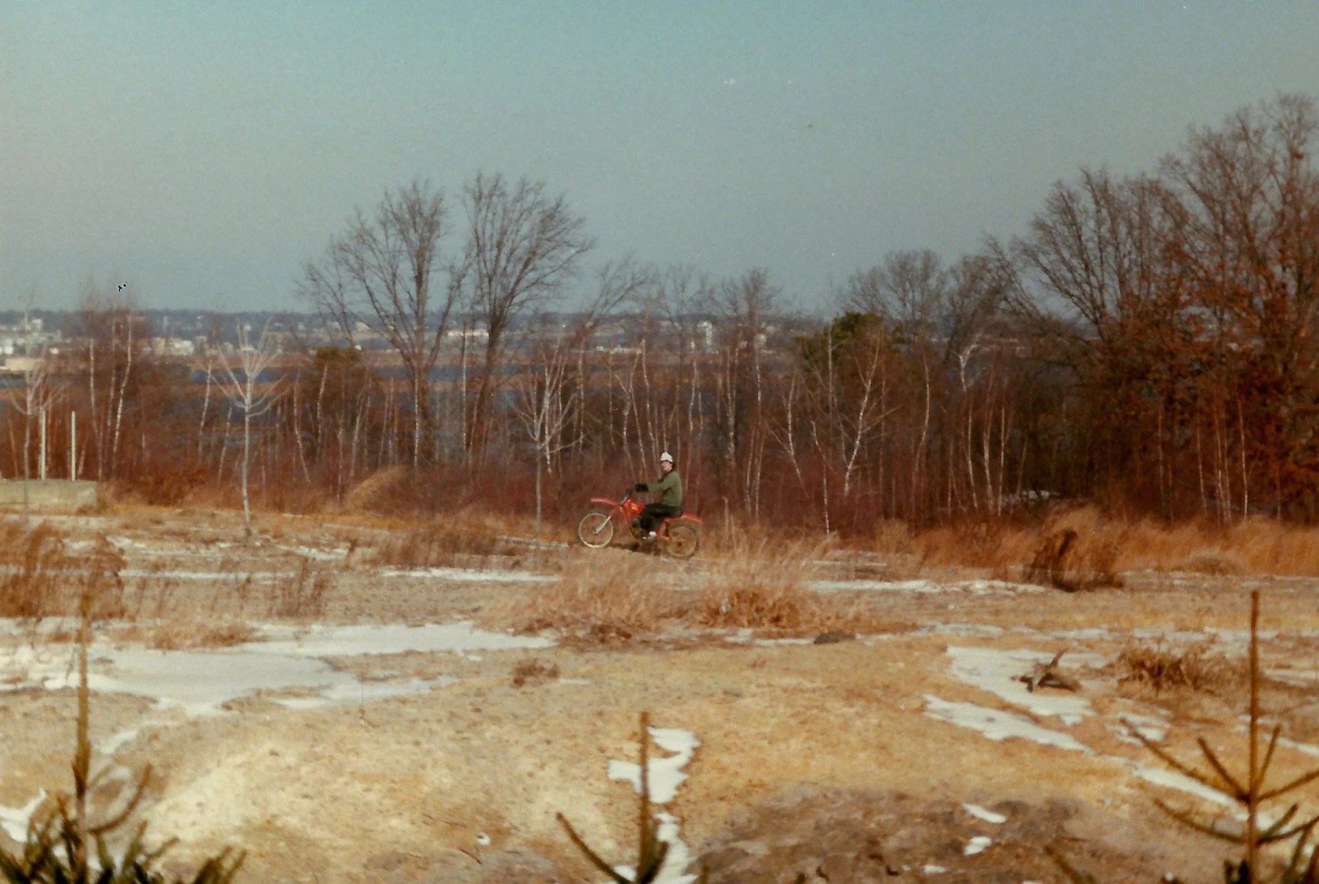 Grail-Dirtbike-Gear-Patrol-Ambiance
