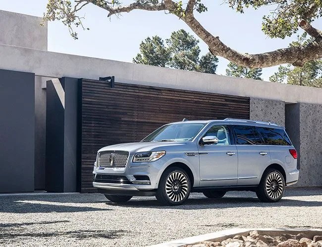 Lincoln-Navigator-gear-patrol-feature-2