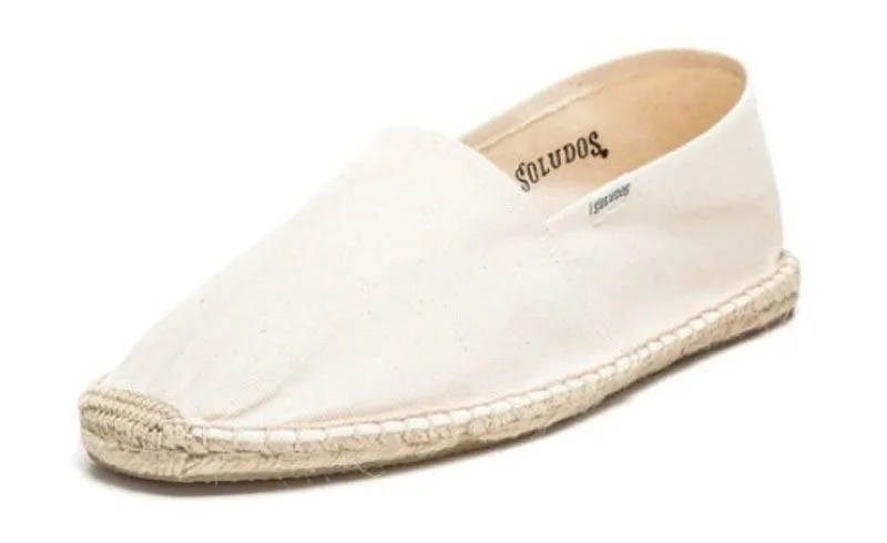 affordable-summer-outfit-gear-patrol-sandals